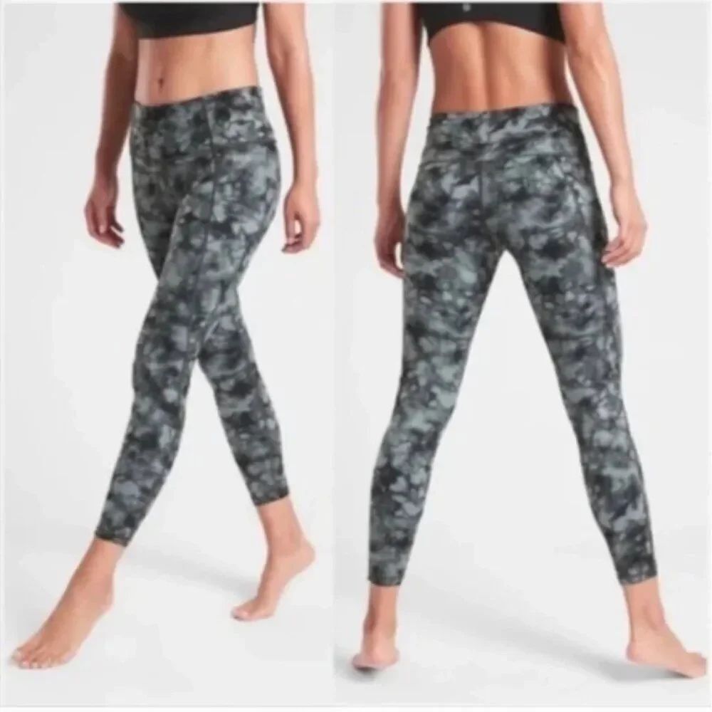 Like New! ATHLETA Salutation Tie Dye 7/8 Tights/Leggings in Size S